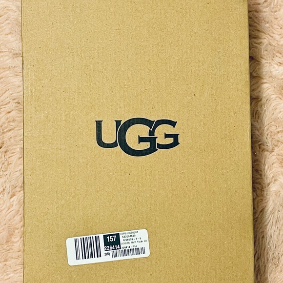 🔥 UGG NWT Fluff Yeah Slide Slippers Magnolia/Tie-dye Size 8 🔥 - Picture 4 of 6